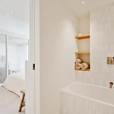 Frederik Op De Zeedijk - Gezellig Luxe Over Het Knokke-Heist