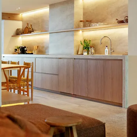 Frederik Op De Zeedijk - Gezellig Luxe Over Het Knokke-Heist